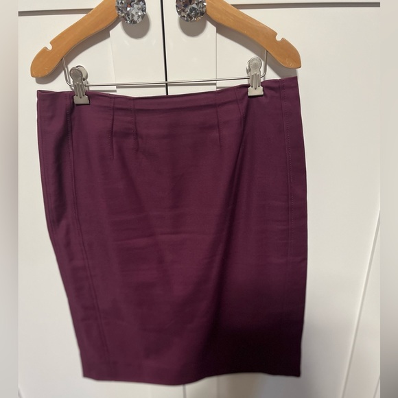 White House Black Market Perfect Form lines skirt size 10 plum - Picture 3 of 3